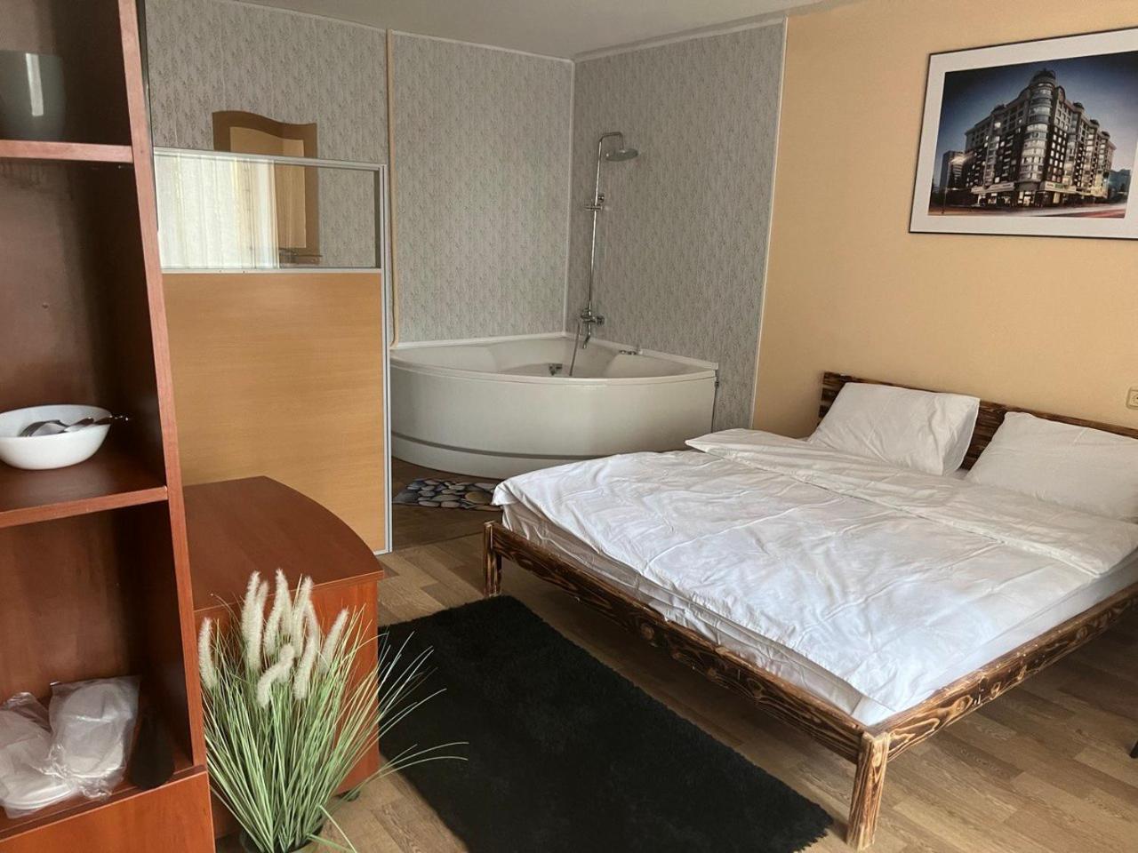 Hostel Krone Gok Zatishok Kiev Luaran gambar